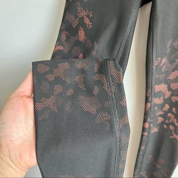 Lululemon Mapped out Camo leggings in black/ burnt orange G77 - Picture 7 of 10